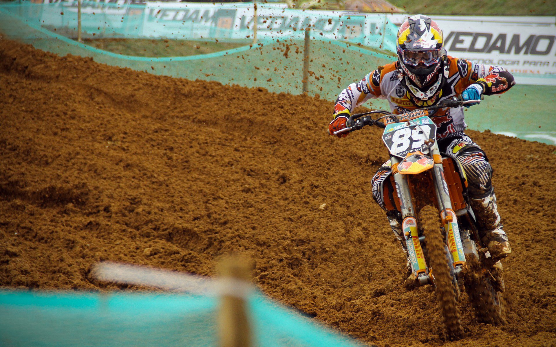 “快艇冲浪：马鞍山赛场极速挑战点燃观众热情”