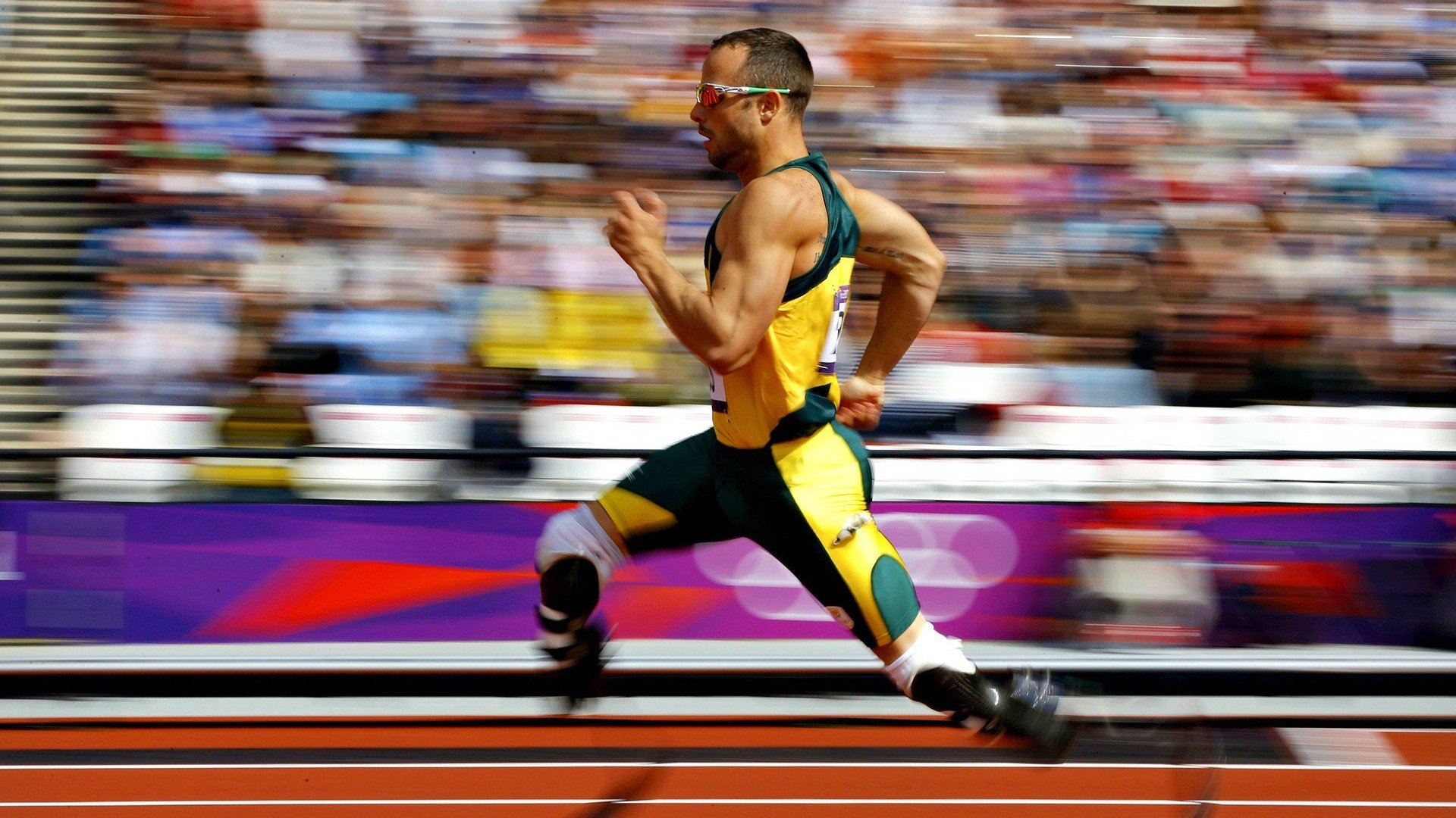 羽毛球比赛决胜局紧张激烈